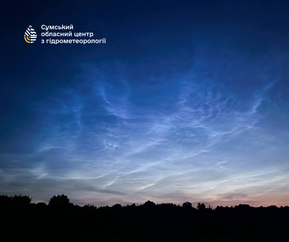 Фотофакт! На Сумщині триває сезон сріблястих хмар