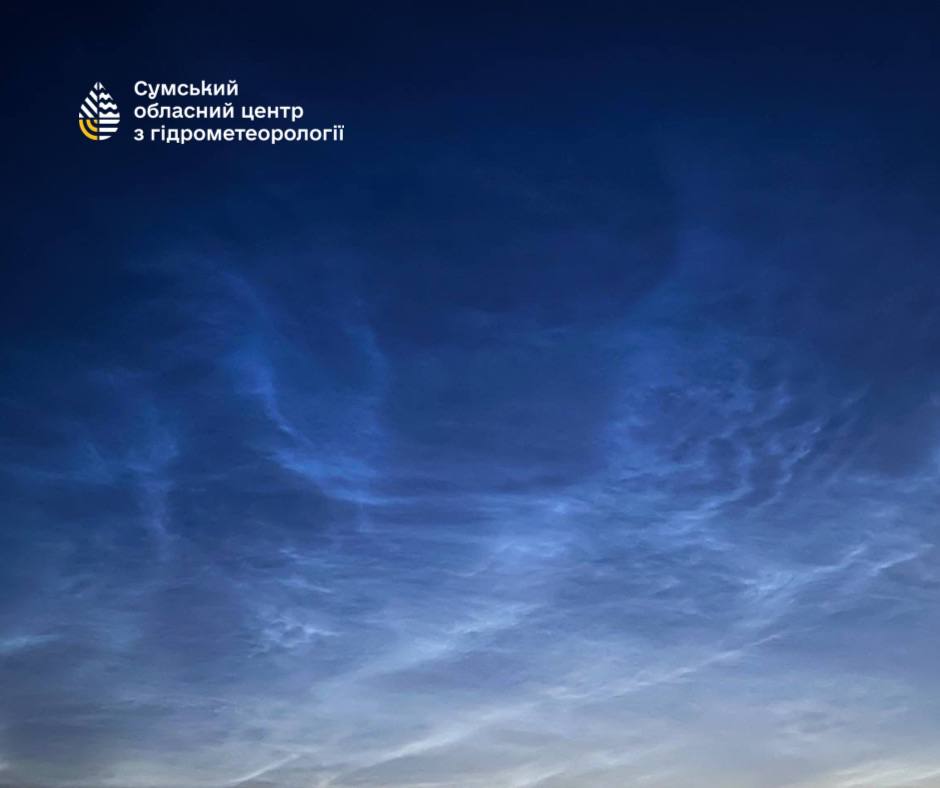 Фотофакт! На Сумщині триває сезон сріблястих хмар