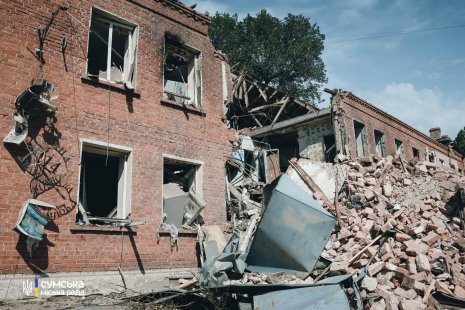Дивом залишилися живими, але втратили дім: родина із Сум просить допомоги