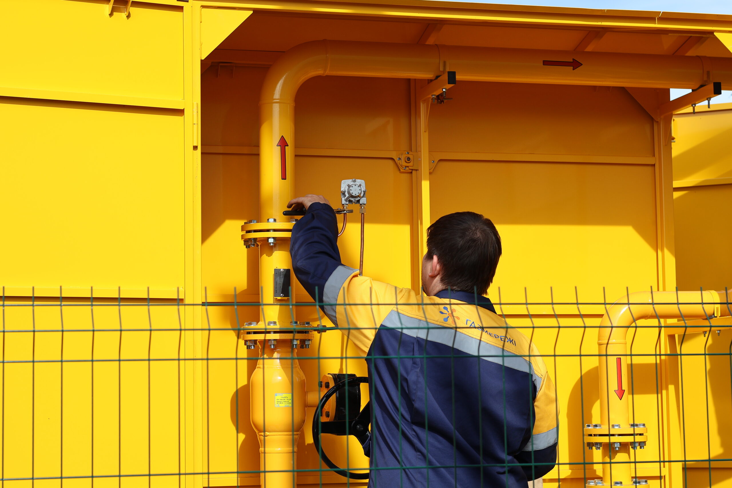 Повертають газ після обстрілів і газифікують попри війну + Фото