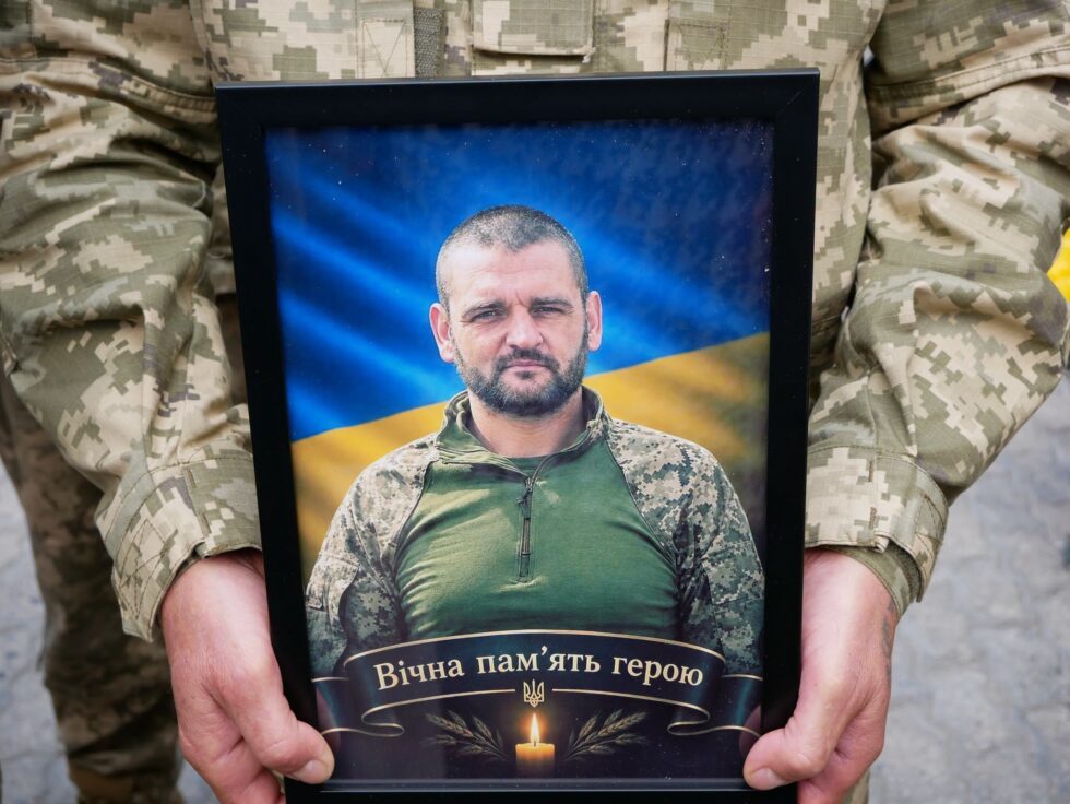 Роменська громада попрощалася із 40-річним захисником Віталієм Сирбу