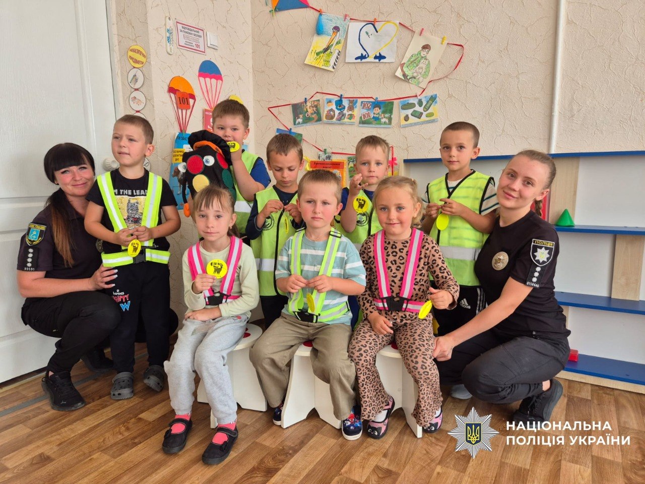 У Ромнах поліцейські розповіли дошкільнятам про безпеку на дорозі