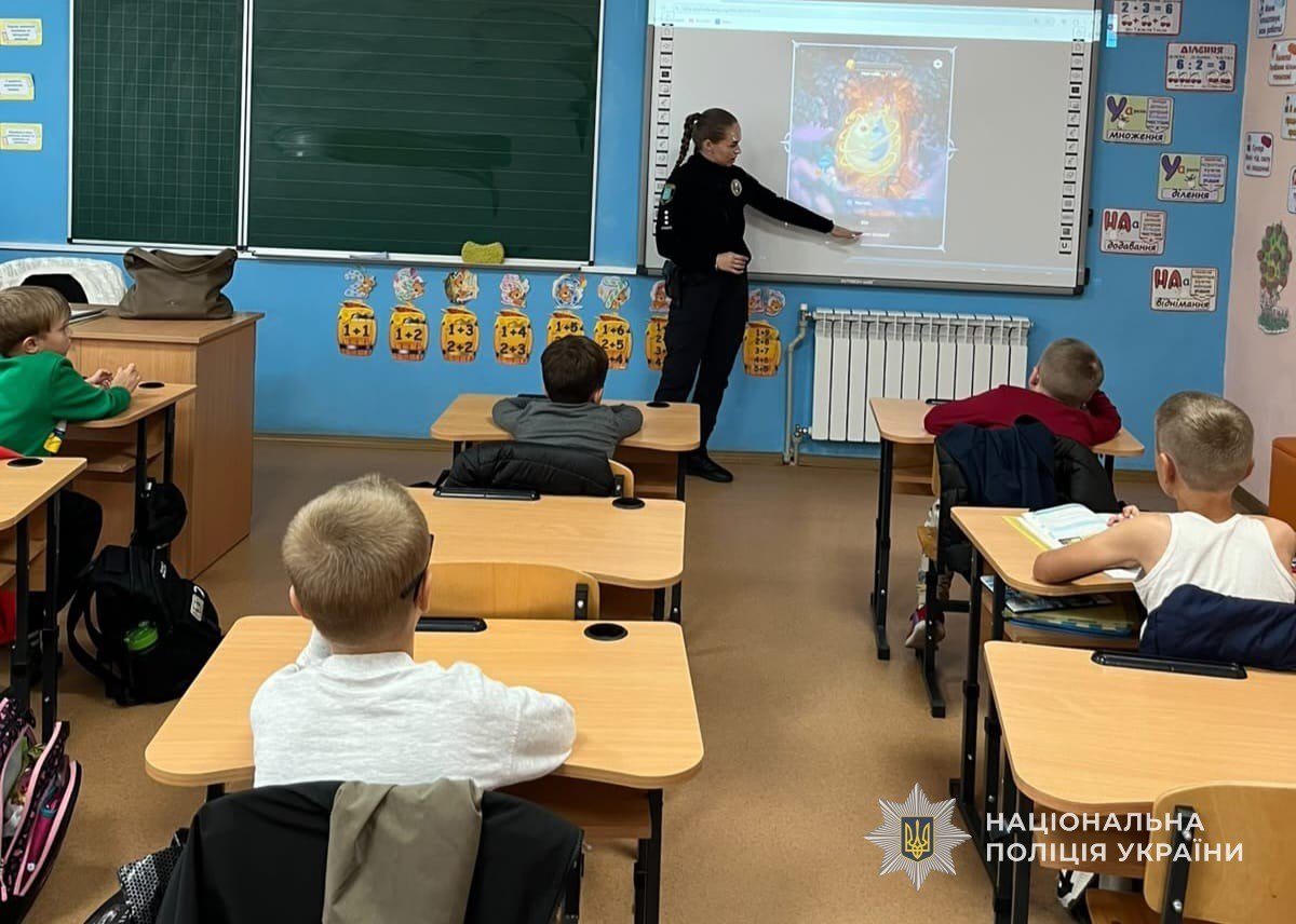 На Роменщині поліцейські навчали дітей безпечної поведінки та протидії торгівлі людьми