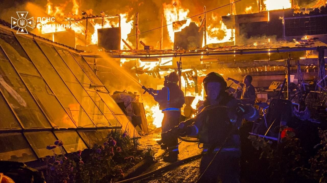 У Ромнах вночі сталася пожежа на Курганській: вогонь не поширився на будинок